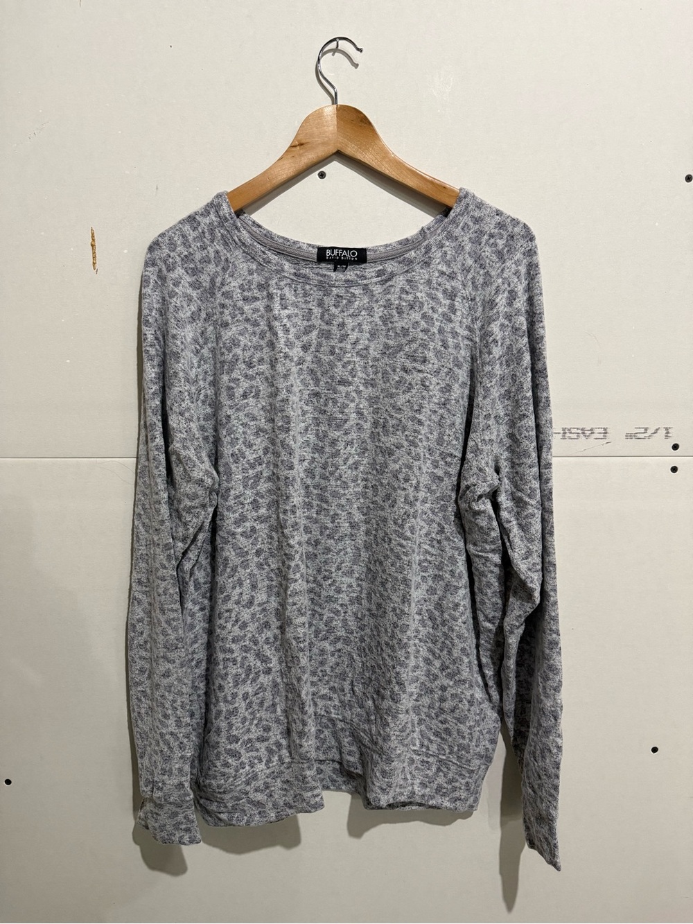 Buffalo David Bitton Gray Leopard Print Long Sleeve Crew